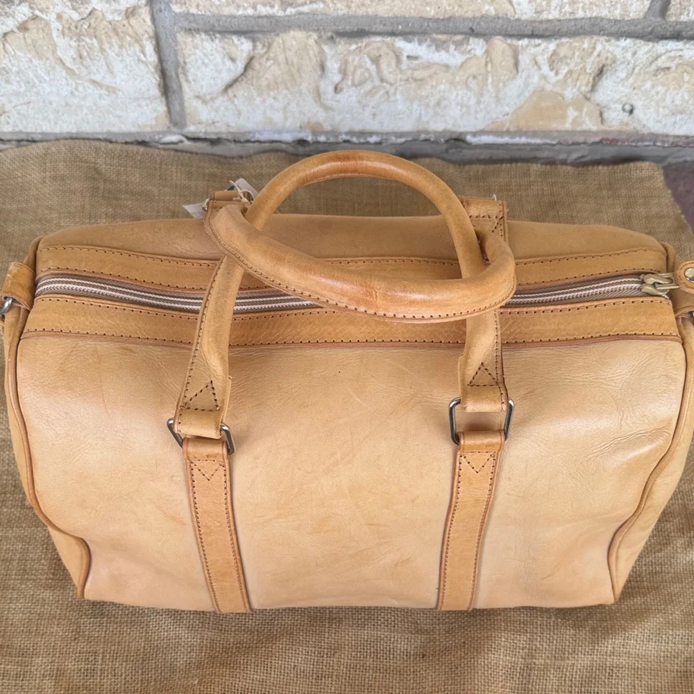 Beson Int. Dead-stock Elegant Tan Men's Duffel Bag tan leather New Vintage NWT - Picture 10 of 16
